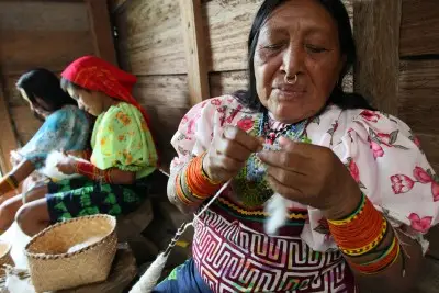 Religión y derechos humanos de minorías étnicas en trabajo