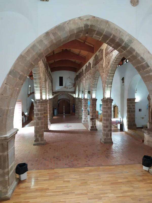 Iglesia Templaria de Santa María de la Encina / Centro de Interpretación de la Arquitectura Popular Extremeña