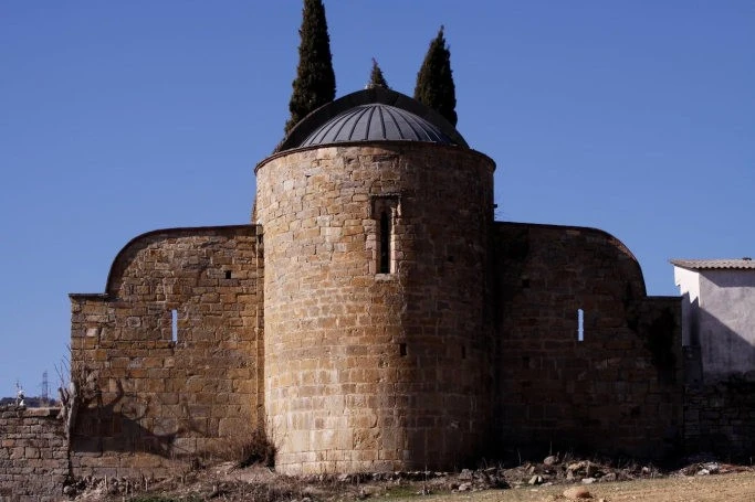 Antigua iglesia de Sant Pere de Salàs de Pallars. Restos