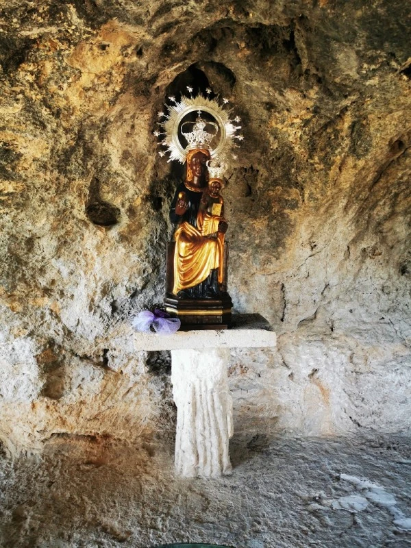 Gruta de la Virgen de la Peña