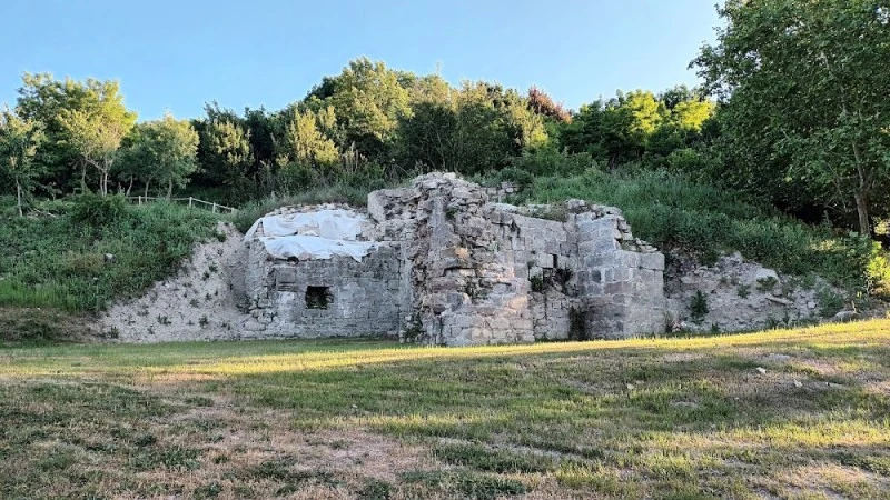 Ruinas de la antigua iglesia de Santa María del Burgo