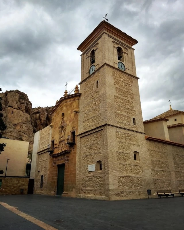 Iglesia de San Lázaro Obispo