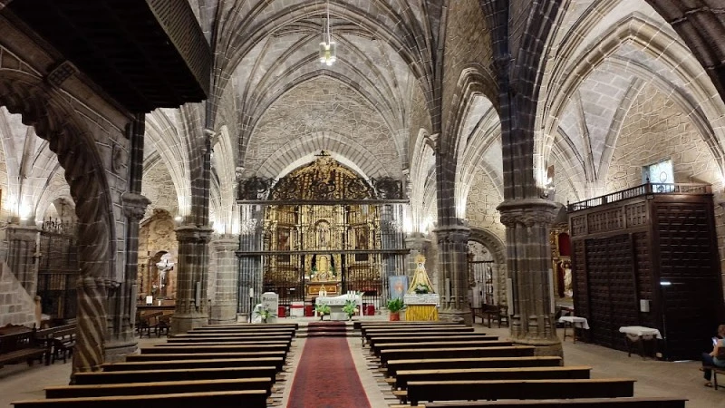 Iglesia parroquial de San Juan Bautista (siglos XIV-XV , estilo gótico)