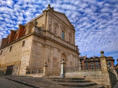 Iglesia de Santa Cruz (sede del Museo de la Semana Santa)