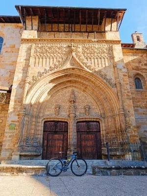 Iglesia de Santa María / Donemari Eliza