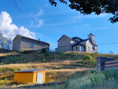 Parroquia de San Mamés de Lugueros