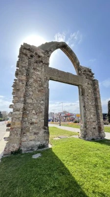Portico de la iglesia del Carmen