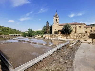 Villaconesko Andra Mari Eliza/Iglesia Santa María de Villacones