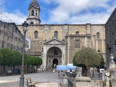 Andre Mari Benetazko Jasokundearen Eliza/Iglesia Santa María la Real de la Asuncion