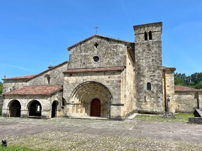 Colegiata de Santa Cruz de Castañeda