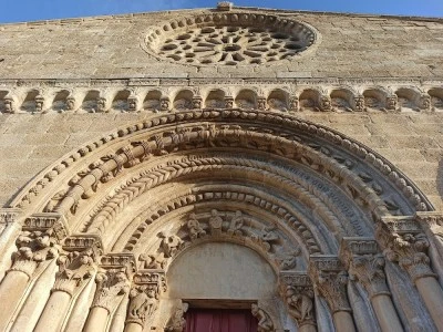 Iglesia románica de Santo Estevo de Ribas de Miño (s. XII-XIII)
