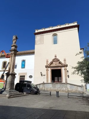 Parroquia de El Salvador y Santo Domingo de Silos (La Compañía)