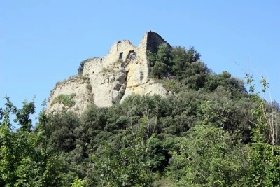 Castillo de Orís y capilla de Sant Pere. Ruinas