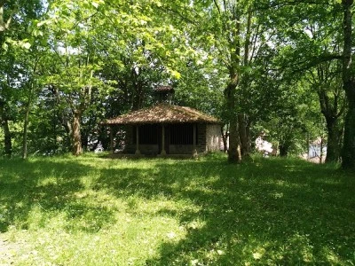 Ermita de Santiago en Artea