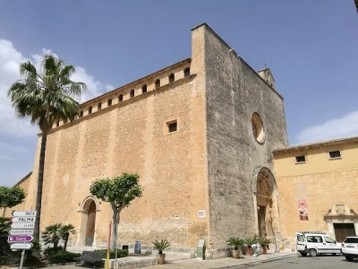 Iglesia Y Claustro De Santa Ana