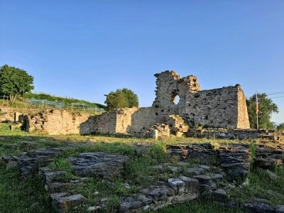 Iglesia vieja de Sant Bartomeu del Grau. Ruinas