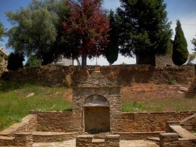 Igrexa e Fonte de San Xoán de Fontes Rosas