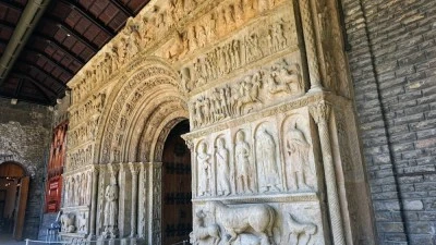 Portalada romànica de Santa Maria de Ripoll