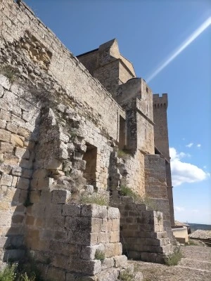 Pórtico de la iglesia-fortaleza