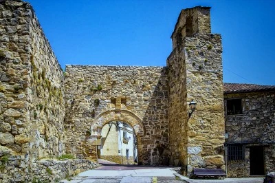 Puerta de la Virgen en Cañete