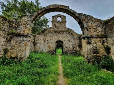 Ruinas de la Iglesia de Santa María de Tina