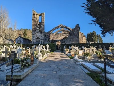 Ruinas da Igrexa Antiga de Santa Mariña Dozo