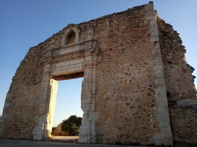 Ruinas antigua Iglesia de San Miguel Arcángel
