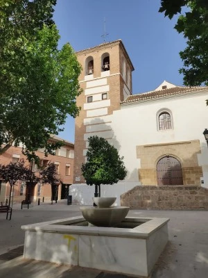Iglesia de Santiago, Parroquia de Santiago Apóstol