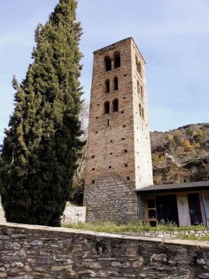 Campanario de la antigua iglesia de Sant Martí de Bescaran