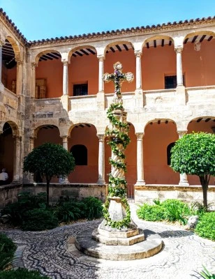 Claustro del antiguo convento de la Merced