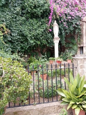 Estatua de la Virgen